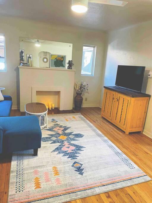 Vintage Charm Vacation Home With Modern Comforts Near Old Town アルバカーキ エクステリア 写真