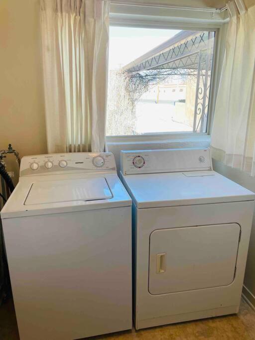 Vintage Charm Vacation Home With Modern Comforts Near Old Town アルバカーキ エクステリア 写真